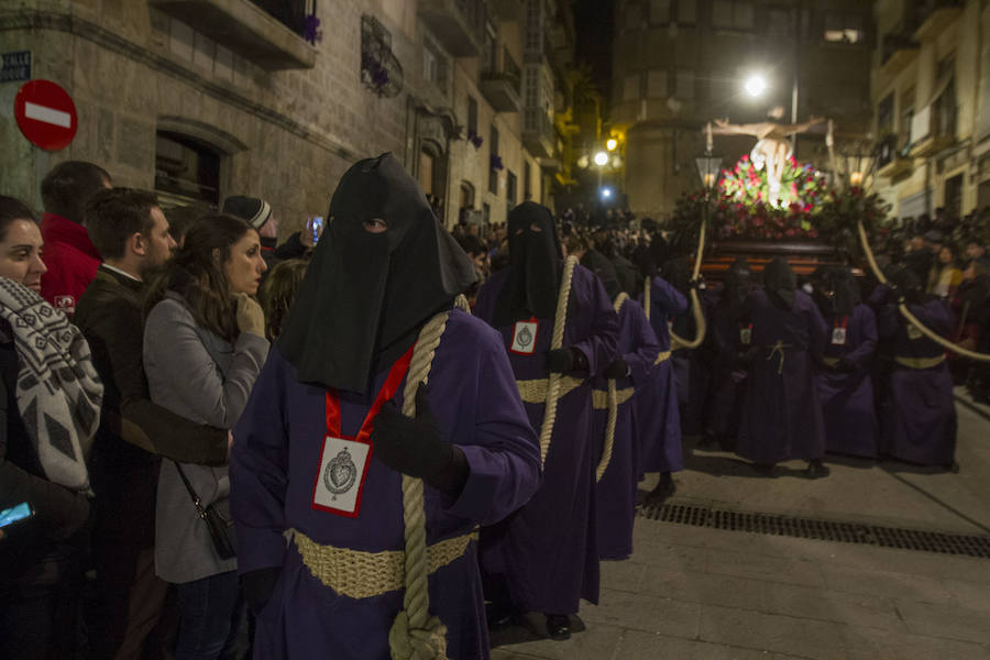 La primera procesión de España ha realizado estación penitencial en la iglesia de Santa María de Gracia, ante la imagen de la Virgen del Rosell, y en la basílica de la Caridad, ante la imagen de la actual Patrona 
