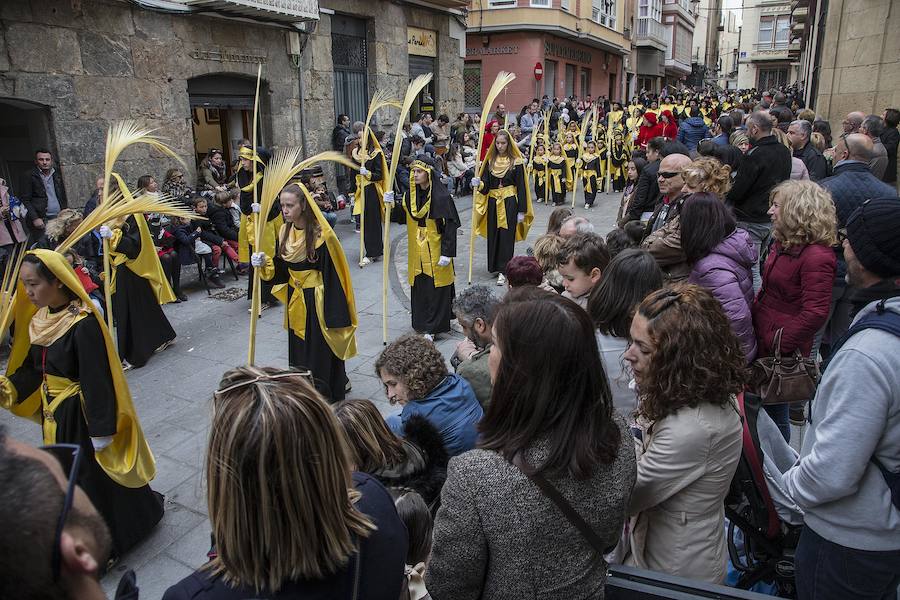 Cinco mil niños encarnan la llegada de Jesús a Jerusalén