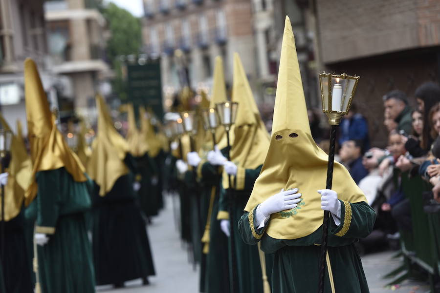 La cofradía luchó contra la lluvia en este Domingo de Ramos