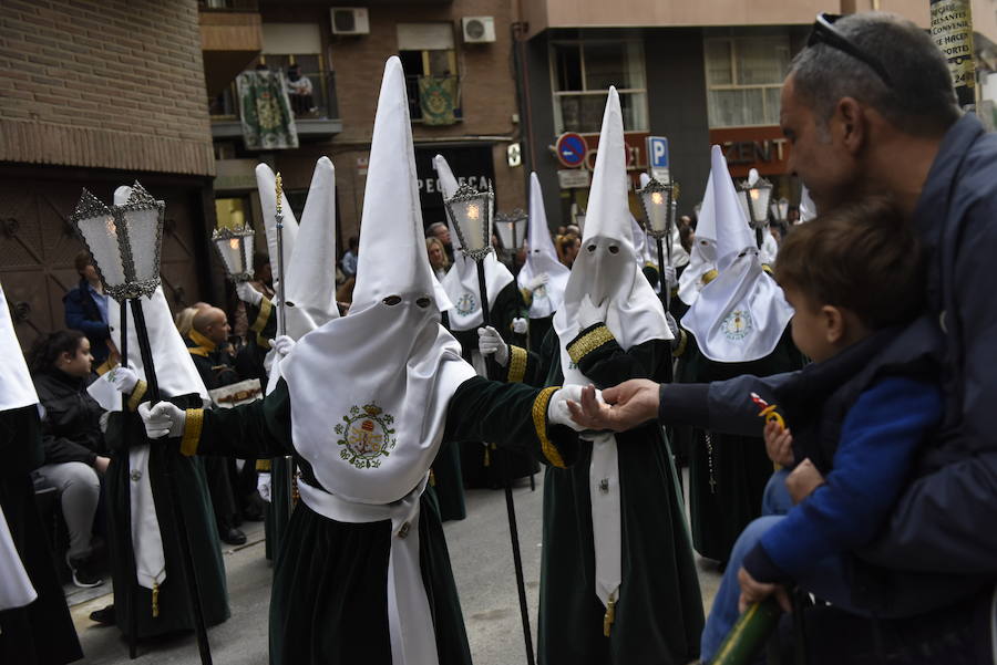 La cofradía luchó contra la lluvia en este Domingo de Ramos