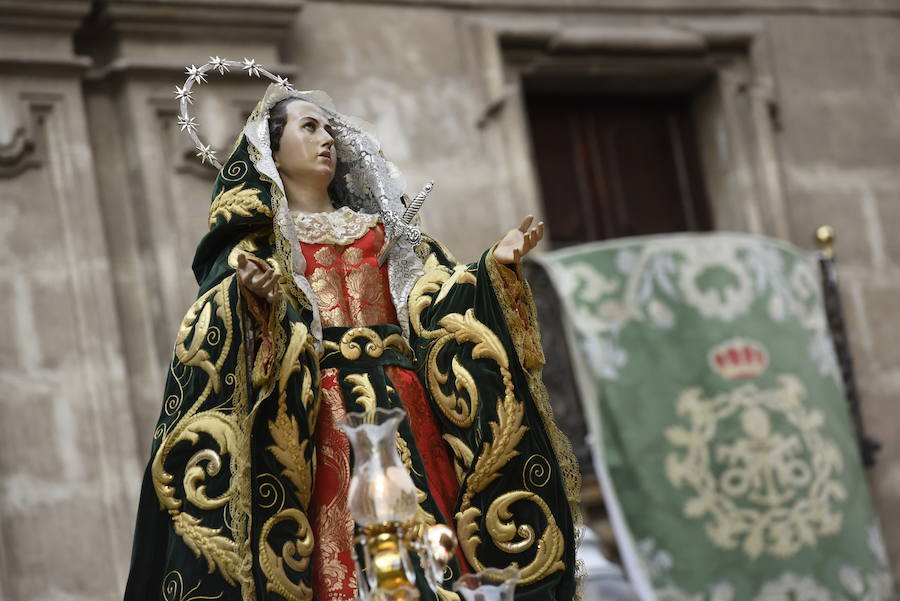 La cofradía luchó contra la lluvia en este Domingo de Ramos