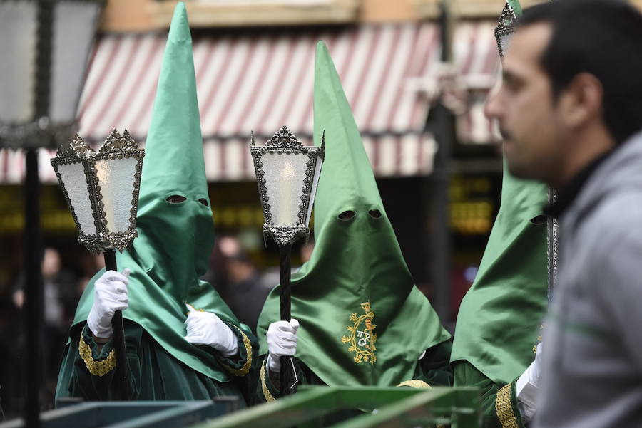 La cofradía luchó contra la lluvia en este Domingo de Ramos