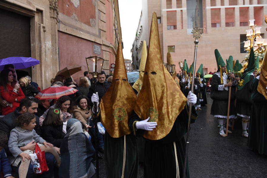 La cofradía luchó contra la lluvia en este Domingo de Ramos