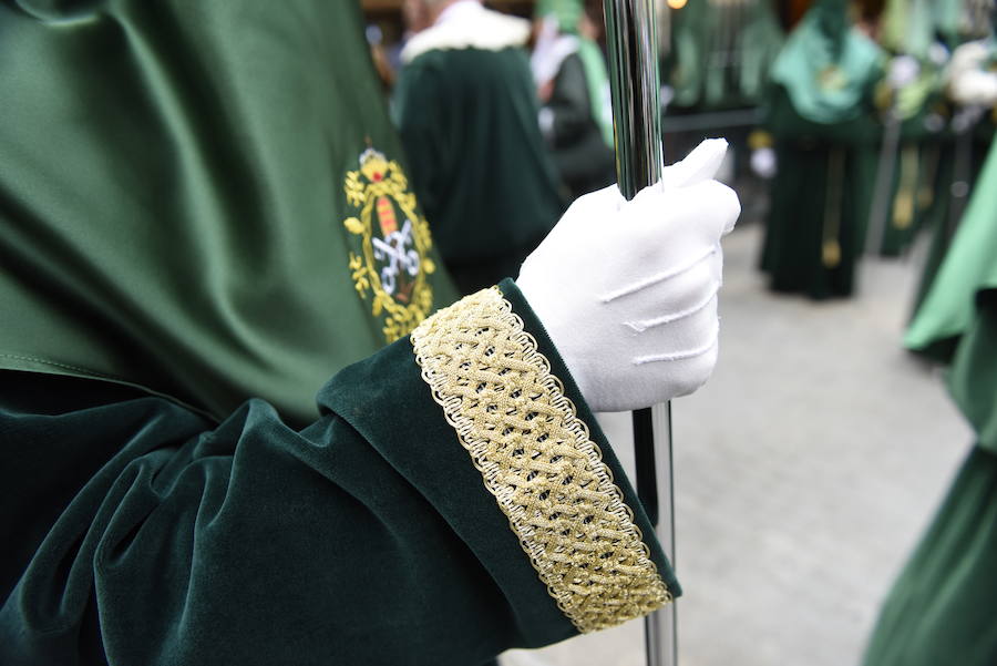 La cofradía luchó contra la lluvia en este Domingo de Ramos