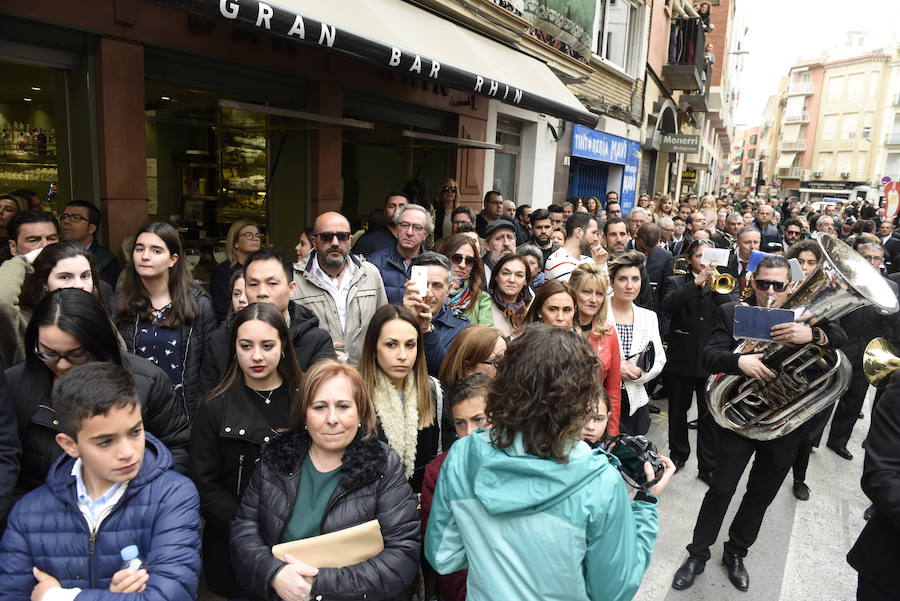 La cofradía luchó contra la lluvia en este Domingo de Ramos