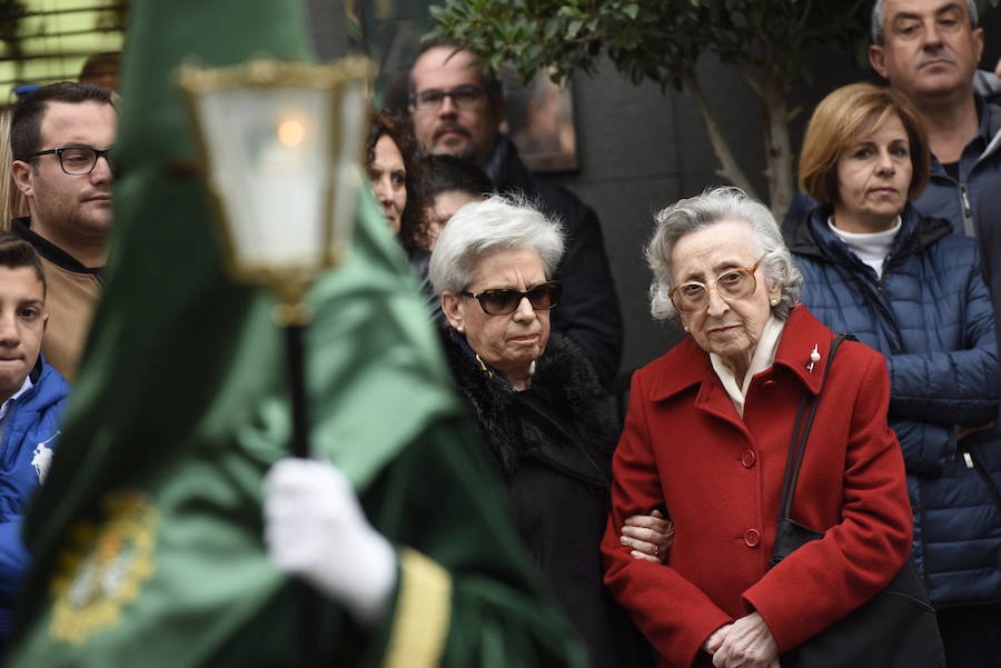 La cofradía luchó contra la lluvia en este Domingo de Ramos