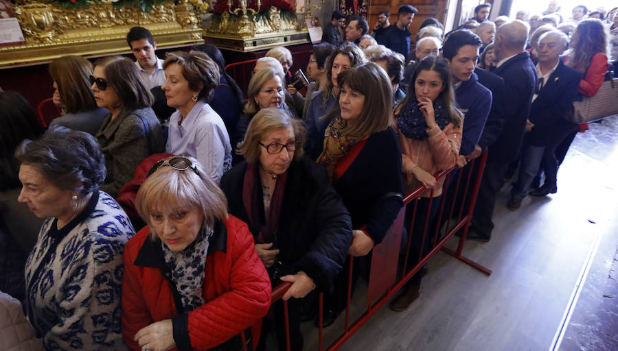 La Iglesia de San Antolín vuelve a ser escenario para el tradicional besapié previo a la procesión del Lunes Santo