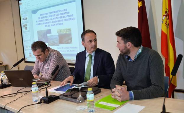 El consejero de Turismo, Cultura y Medio Ambiente, Javier Celdran, interviene en el Comite de Participacion Social del Mar Menor. 