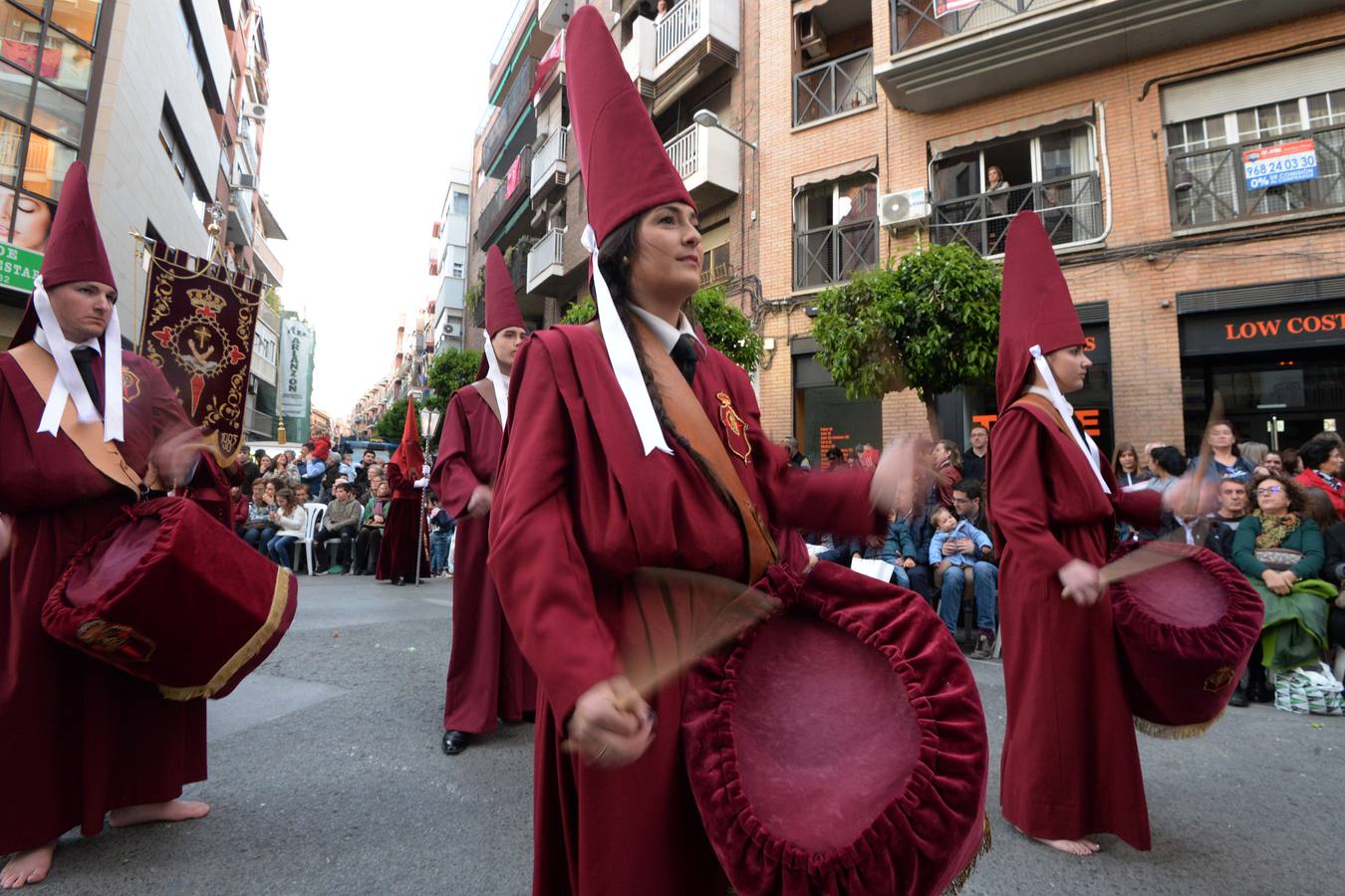 La procesión de Lunes Santo cautiva a la ciudad en su legendario cortejo desde San Antolín