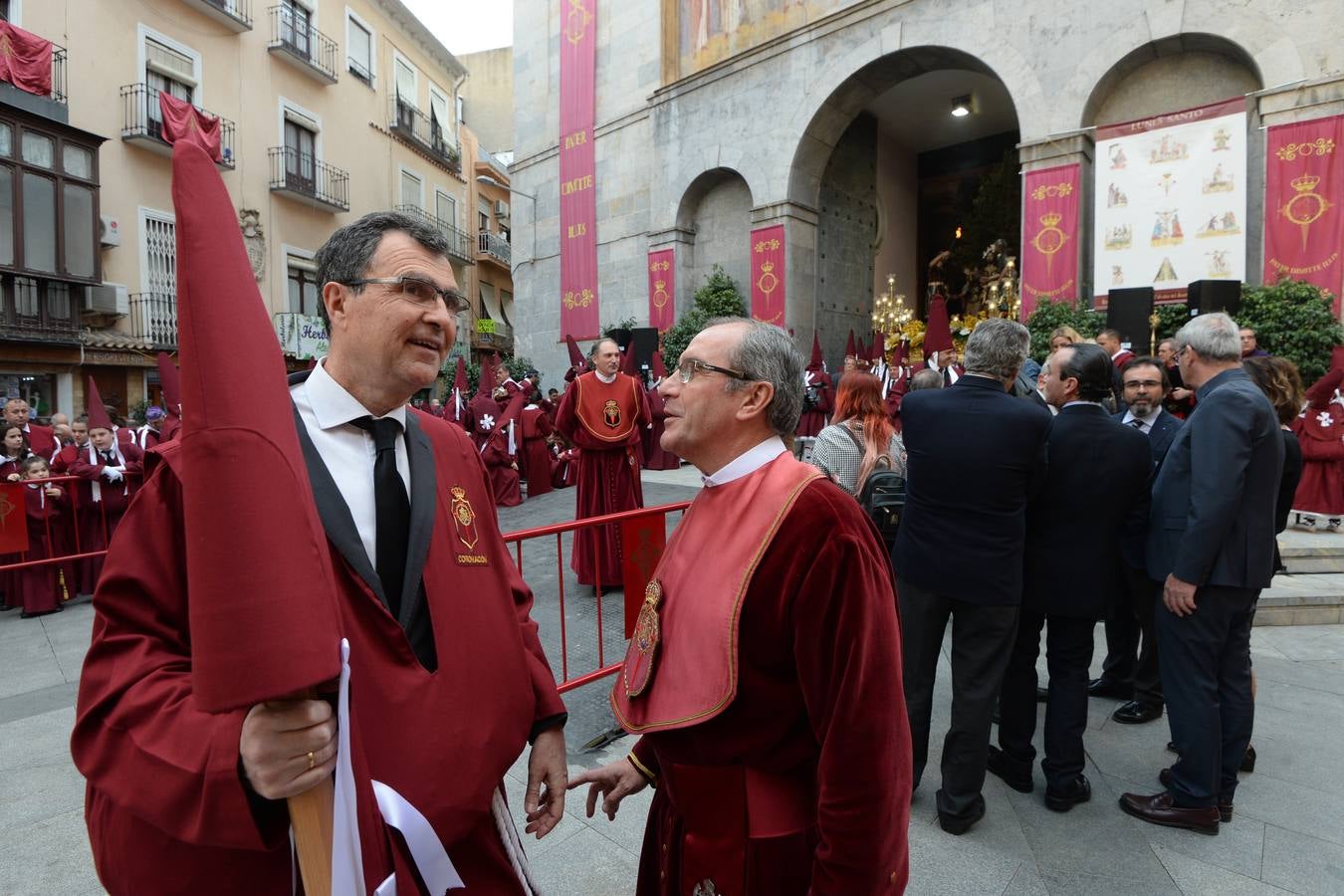 La procesión de Lunes Santo cautiva a la ciudad en su legendario cortejo desde San Antolín