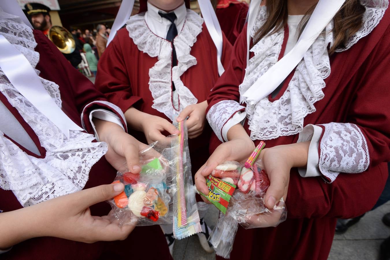 La procesión de Lunes Santo cautiva a la ciudad en su legendario cortejo desde San Antolín