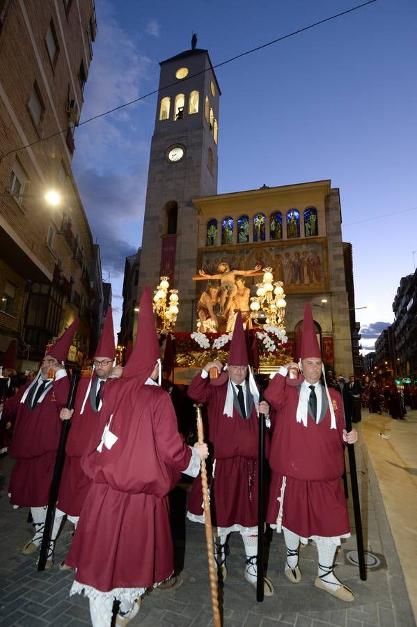 La procesión de Lunes Santo cautiva a la ciudad en su legendario cortejo desde San Antolín