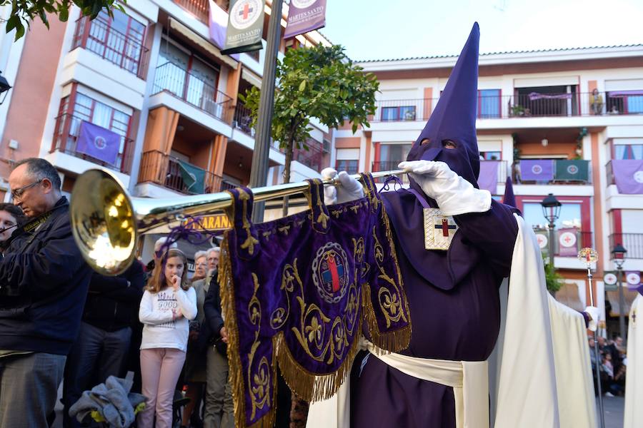 La Hermandad de Esclavos de Nuestro Padre Jesús del Rescate y María Santísima de la Esperanza transportó este Martes Santo sus tronos desde la Iglesia de San Juan Bautista de Murcia.