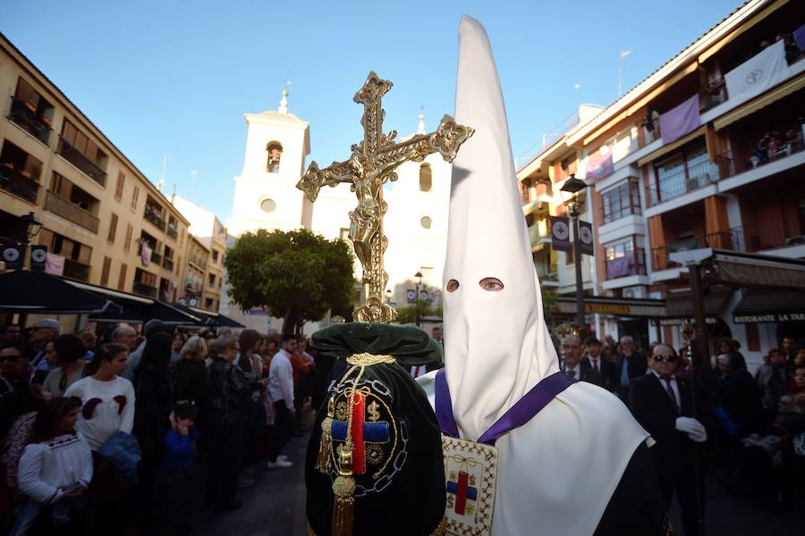 La Hermandad de Esclavos de Nuestro Padre Jesús del Rescate y María Santísima de la Esperanza transportó este Martes Santo sus tronos desde la Iglesia de San Juan Bautista de Murcia.