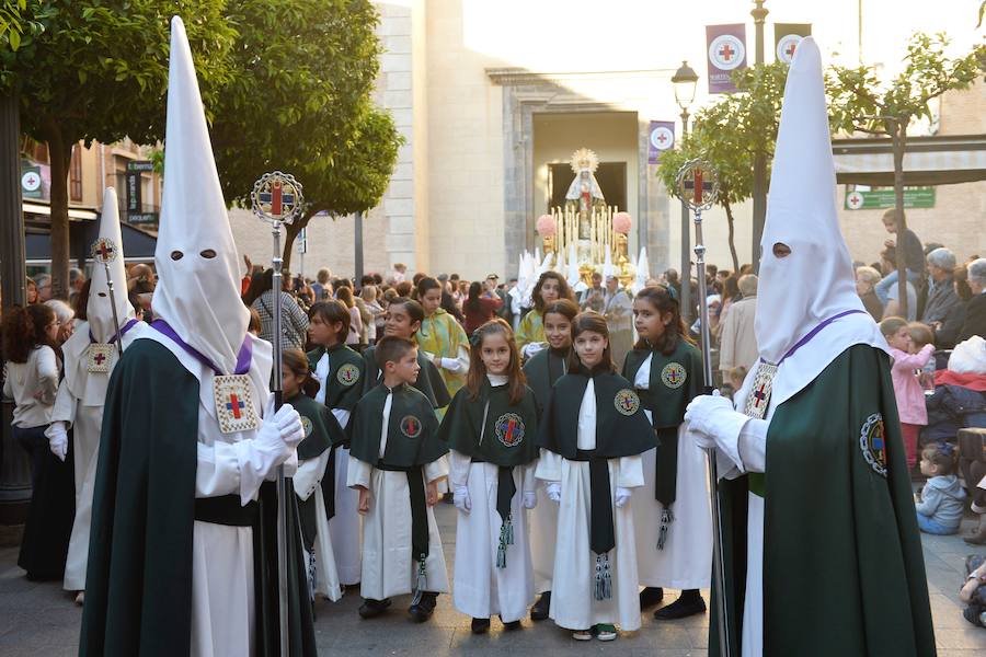 La Hermandad de Esclavos de Nuestro Padre Jesús del Rescate y María Santísima de la Esperanza transportó este Martes Santo sus tronos desde la Iglesia de San Juan Bautista de Murcia.