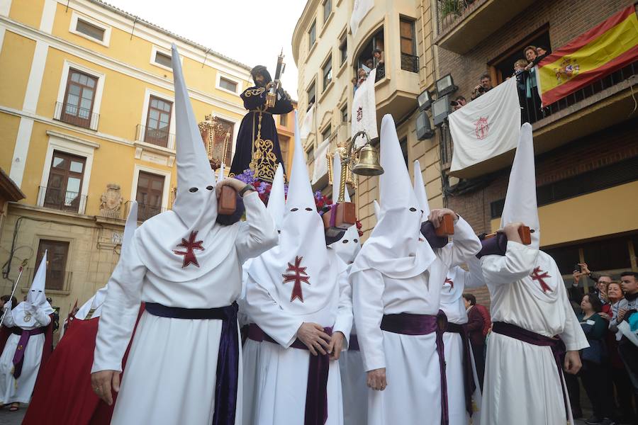 La Pontificia, Real, Hospitalaria y Primitiva Asociación del Santísimo Cristo de la Salud transportó este Martes Santo sus tronos desde la Iglesia de San Juan de Dios de Murcia.