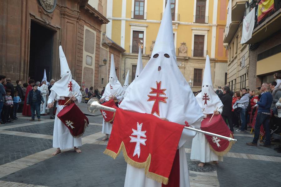 La Pontificia, Real, Hospitalaria y Primitiva Asociación del Santísimo Cristo de la Salud transportó este Martes Santo sus tronos desde la Iglesia de San Juan de Dios de Murcia.