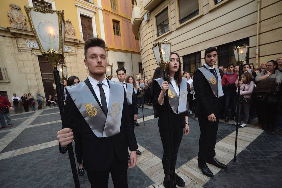 La Pontificia, Real, Hospitalaria y Primitiva Asociación del Santísimo Cristo de la Salud transportó este Martes Santo sus tronos desde la Iglesia de San Juan de Dios de Murcia.