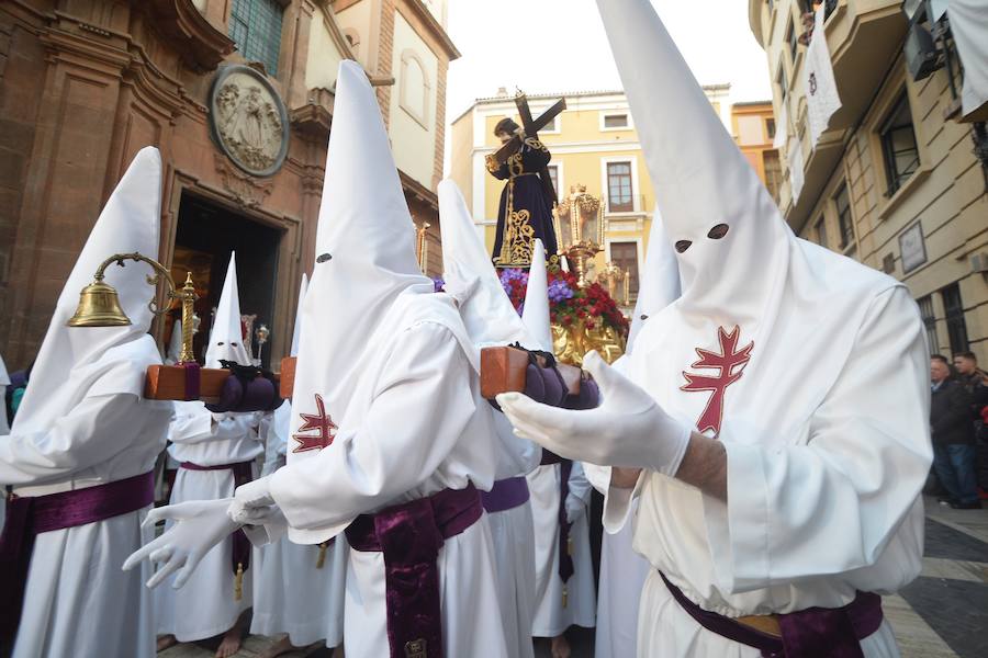 La Pontificia, Real, Hospitalaria y Primitiva Asociación del Santísimo Cristo de la Salud transportó este Martes Santo sus tronos desde la Iglesia de San Juan de Dios de Murcia.