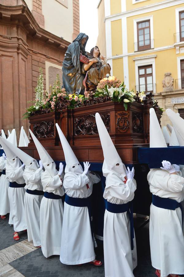 La Pontificia, Real, Hospitalaria y Primitiva Asociación del Santísimo Cristo de la Salud transportó este Martes Santo sus tronos desde la Iglesia de San Juan de Dios de Murcia.