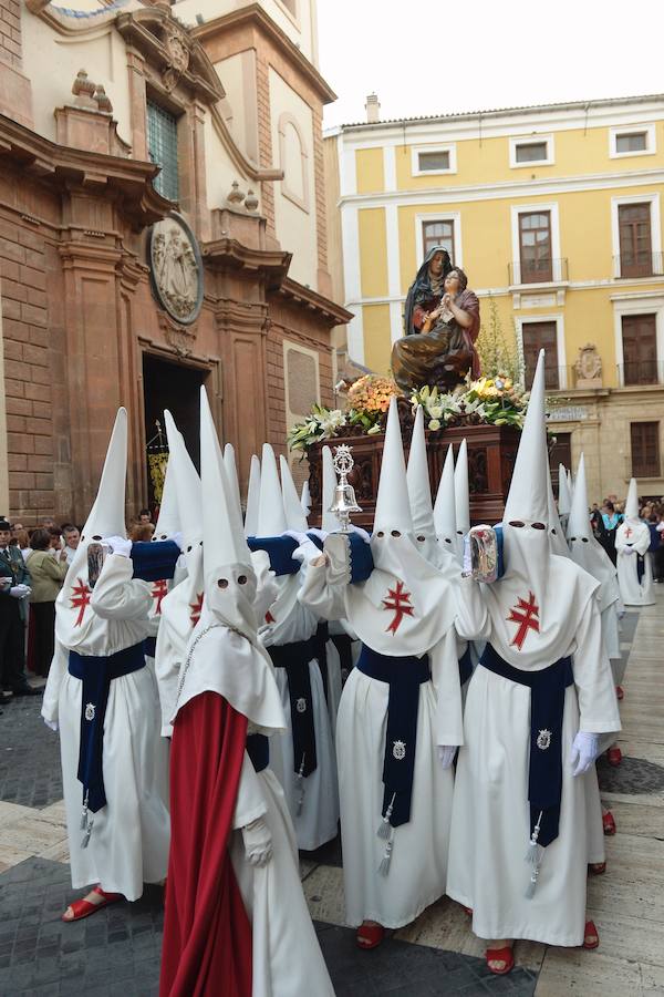 La Pontificia, Real, Hospitalaria y Primitiva Asociación del Santísimo Cristo de la Salud transportó este Martes Santo sus tronos desde la Iglesia de San Juan de Dios de Murcia.