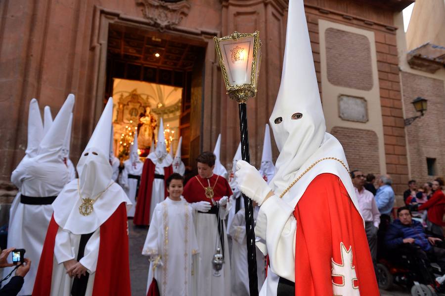 La Pontificia, Real, Hospitalaria y Primitiva Asociación del Santísimo Cristo de la Salud transportó este Martes Santo sus tronos desde la Iglesia de San Juan de Dios de Murcia.