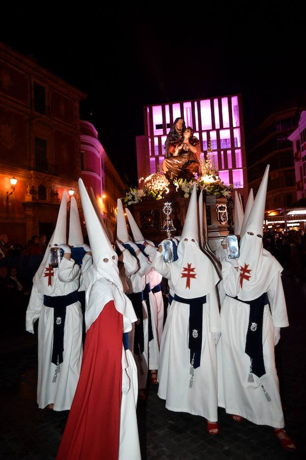 La Pontificia, Real, Hospitalaria y Primitiva Asociación del Santísimo Cristo de la Salud transportó este Martes Santo sus tronos desde la Iglesia de San Juan de Dios de Murcia.