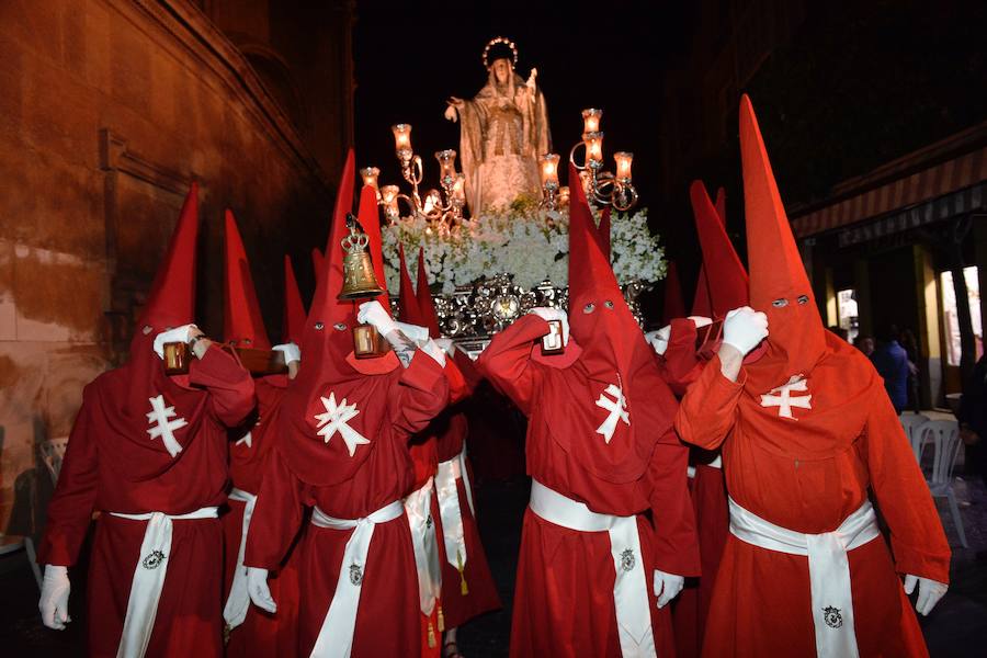 La Pontificia, Real, Hospitalaria y Primitiva Asociación del Santísimo Cristo de la Salud transportó este Martes Santo sus tronos desde la Iglesia de San Juan de Dios de Murcia.