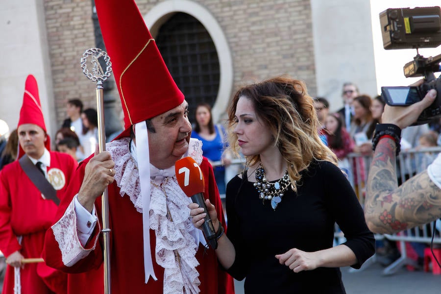 La multitudinaria procesión que partió de la parroquia de El Carmen convocó en la ciudad a miles de fieles para vibrar ante el cortejo más huertano