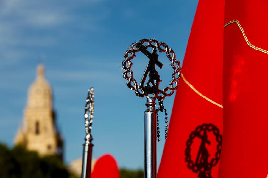 La multitudinaria procesión que partió de la parroquia de El Carmen convocó en la ciudad a miles de fieles para vibrar ante el cortejo más huertano