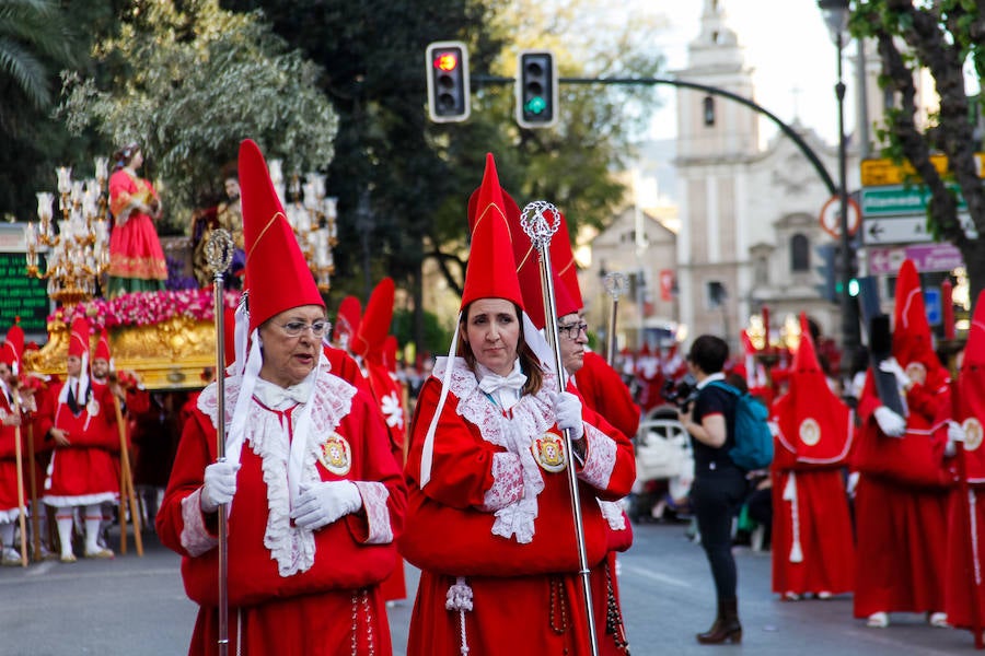 La multitudinaria procesión que partió de la parroquia de El Carmen convocó en la ciudad a miles de fieles para vibrar ante el cortejo más huertano