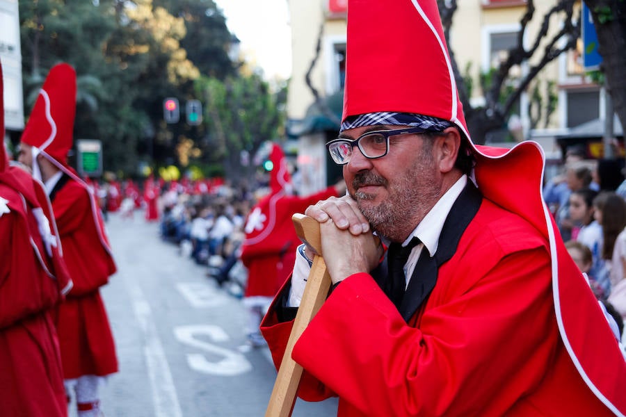 La multitudinaria procesión que partió de la parroquia de El Carmen convocó en la ciudad a miles de fieles para vibrar ante el cortejo más huertano