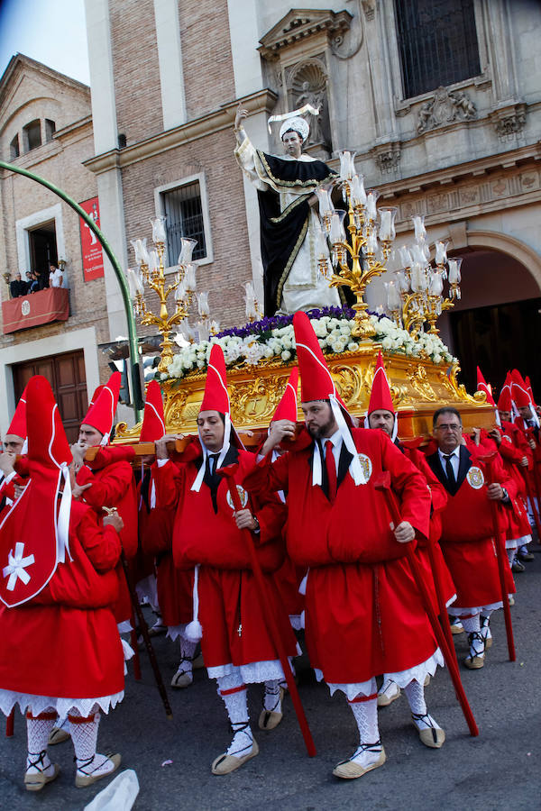 La multitudinaria procesión que partió de la parroquia de El Carmen convocó en la ciudad a miles de fieles para vibrar ante el cortejo más huertano