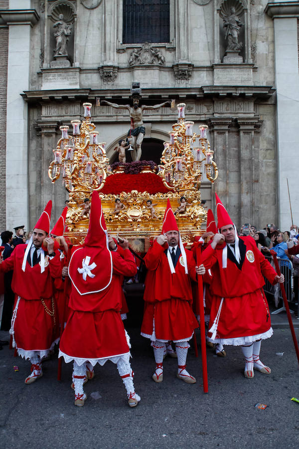 La multitudinaria procesión que partió de la parroquia de El Carmen convocó en la ciudad a miles de fieles para vibrar ante el cortejo más huertano