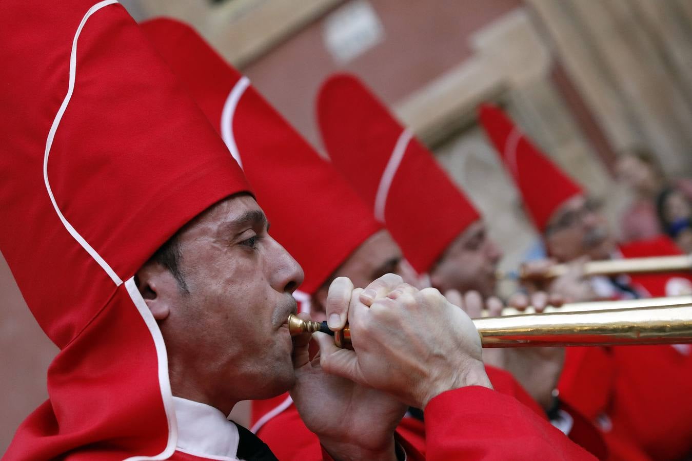 La multitudinaria procesión que partió de la parroquia de El Carmen convocó en la ciudad a miles de fieles para vibrar ante el cortejo más huertano