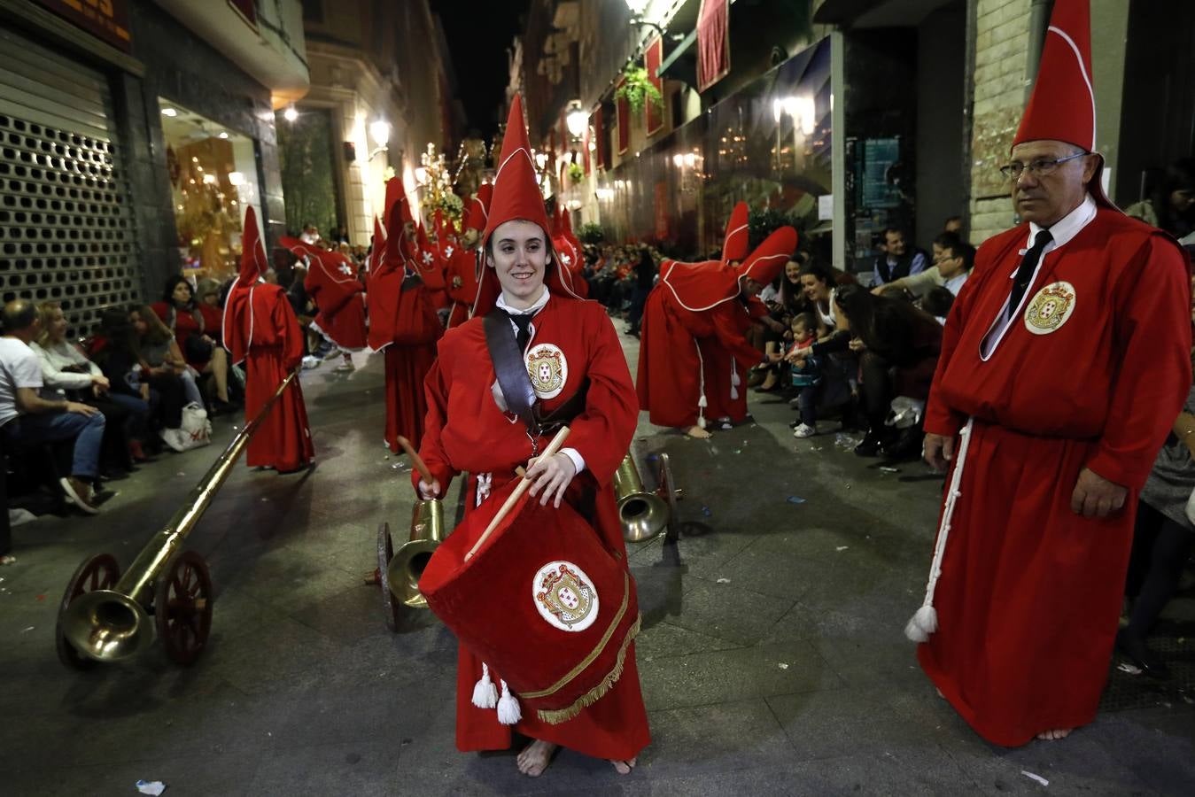 La multitudinaria procesión que partió de la parroquia de El Carmen convocó en la ciudad a miles de fieles para vibrar ante el cortejo más huertano