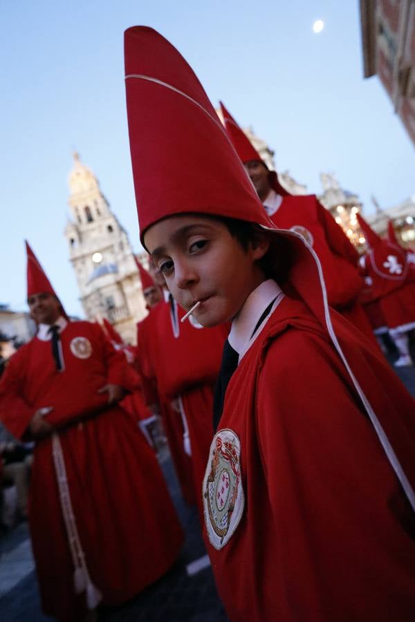 La multitudinaria procesión que partió de la parroquia de El Carmen convocó en la ciudad a miles de fieles para vibrar ante el cortejo más huertano