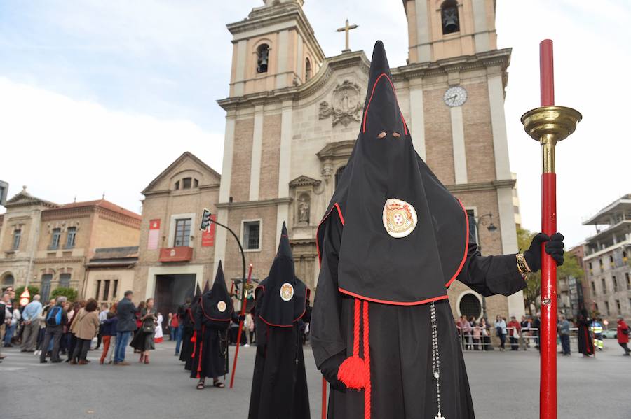 Los nazarenos portaron las imágenes por el centro de la ciudad