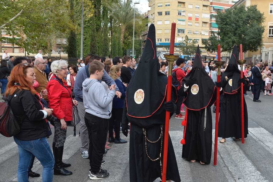 Los nazarenos portaron las imágenes por el centro de la ciudad