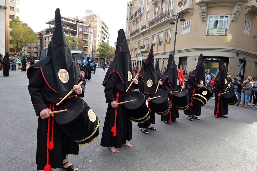 Los nazarenos portaron las imágenes por el centro de la ciudad