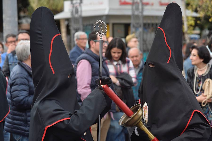 Los nazarenos portaron las imágenes por el centro de la ciudad