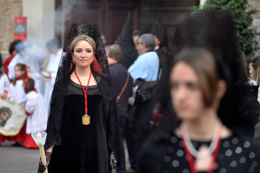 Los nazarenos portaron las imágenes por el centro de la ciudad