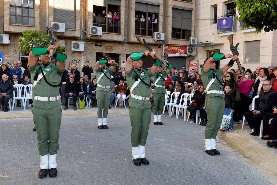 En una mañana de primavera, los nazarenos 'moraos' volvieron a convertir la ciudad de Murcia en un auténtico museo al aire libre. Las agradables temperaturas animaron a miles de personas a presenciar el cortejo.