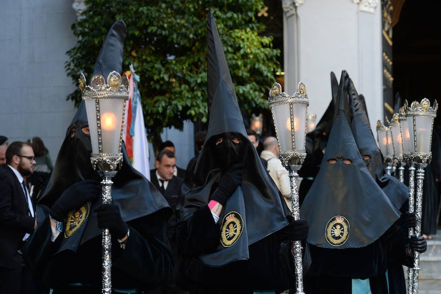 Procesionaron Los Servitas, el Santo Sepulcro y la Cofradía del Cristo de la Misericordia