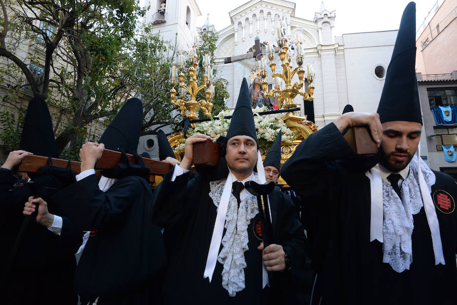 Procesionaron Los Servitas, el Santo Sepulcro y la Cofradía del Cristo de la Misericordia