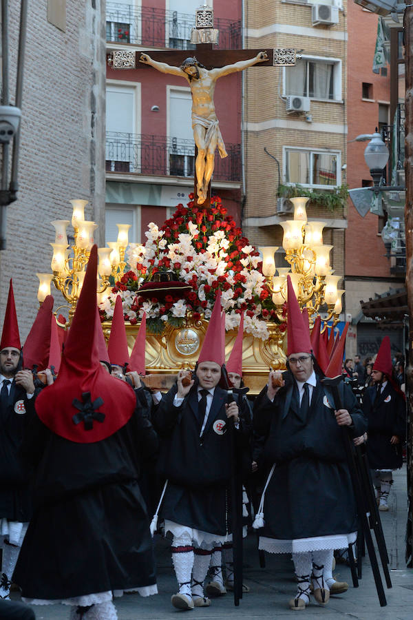 Procesionaron Los Servitas, el Santo Sepulcro y la Cofradía del Cristo de la Misericordia