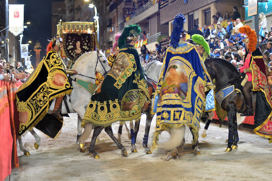 Los azules sacaron siete carros de seis caballos y los blancos tres de ocho, uno de seis, otro de cinco y dos más de guerra