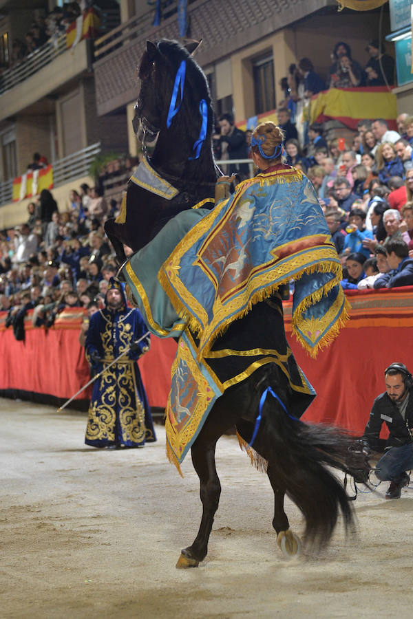 Los azules sacaron siete carros de seis caballos y los blancos tres de ocho, uno de seis, otro de cinco y dos más de guerra