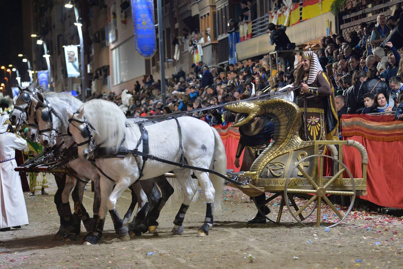 Sacaron su mejor 'artillería' para no defraudar a los miles de lorquinos y visitantes que presenciaron el Cortejo de Viernes Santo.