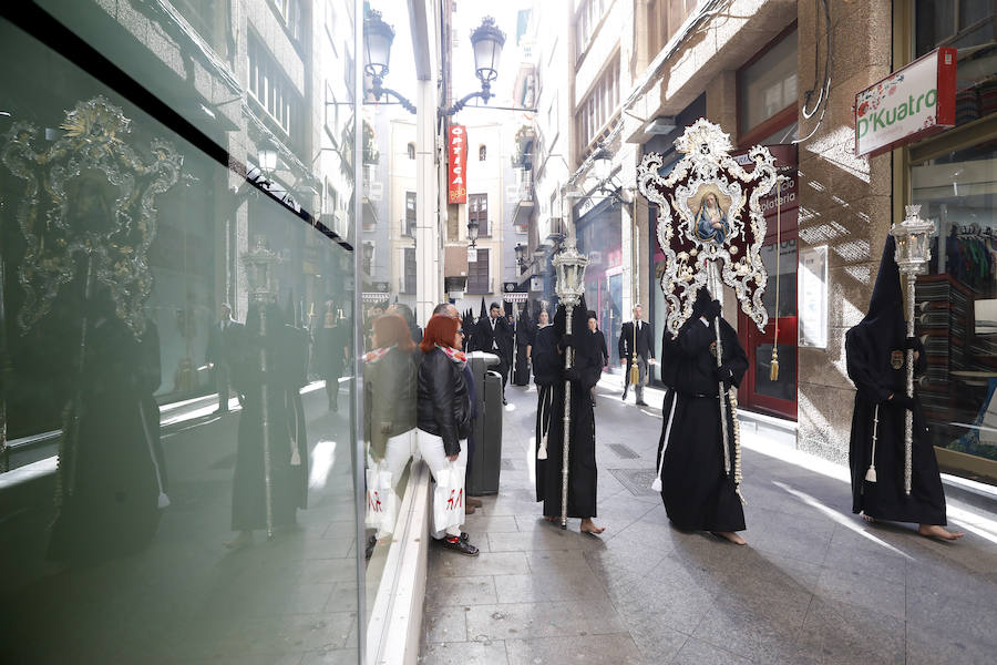 La procesión de Nuestra Señora del Rosario inicia el cierre de la Pasión en Murcia